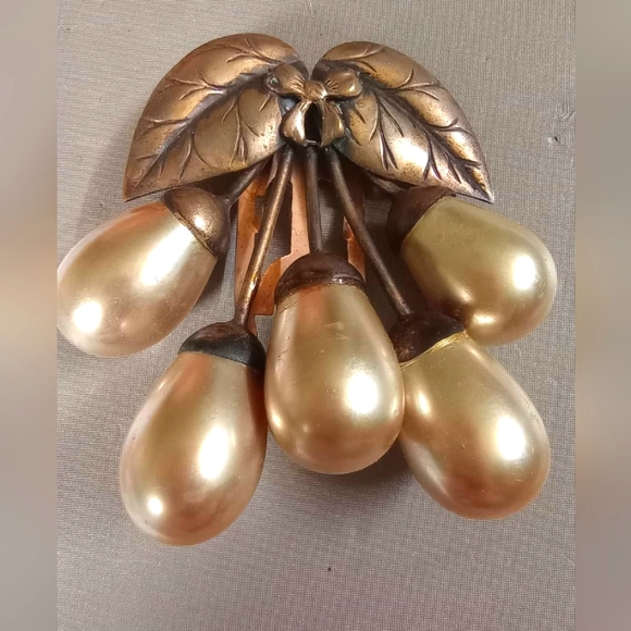 Brass & Pearl Dress Clip - Picture 1 of 2